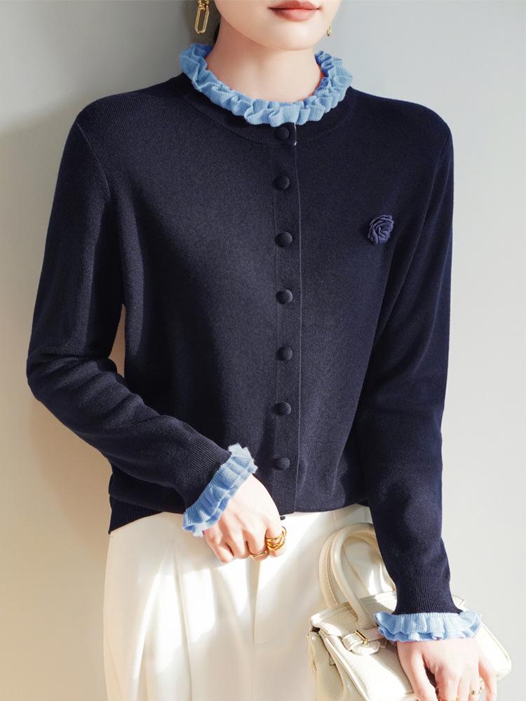 Retro Chic Merino-Woll-Cardigan mit Rüschenkragen und 3D-Blumendesign