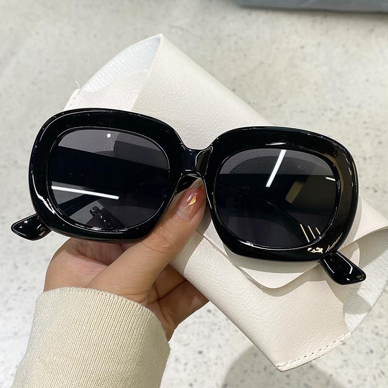 Women Sunglasses Trendy Vintage Round Female Shades Eyewear Fashion Popular Ins Simple Retro Sun Glasses for Lady