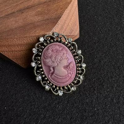 Mode Temperament Brosche Abzeichen Französisch Elegante Relief Rosa Weibliche Corsage Anti-Licht Retro Dual-Zweck Pin