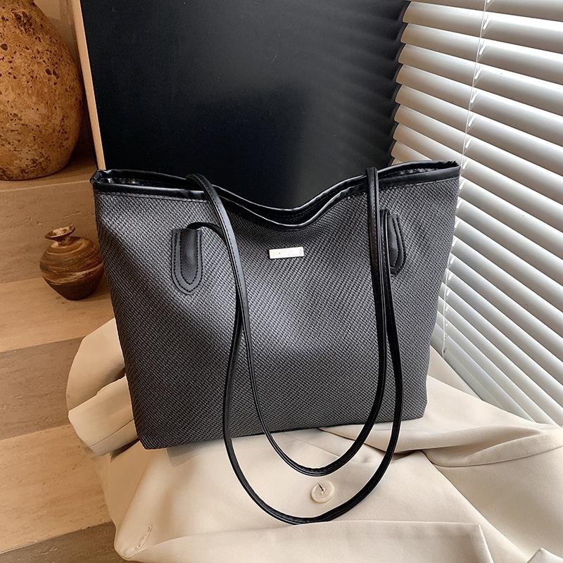 

Korean-Style Casual Handbags: Women s 2025 Trendy Shoulder & Tote Bag