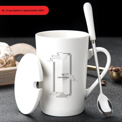 Individuelle Keramiktasse mit Deckel und Löffel