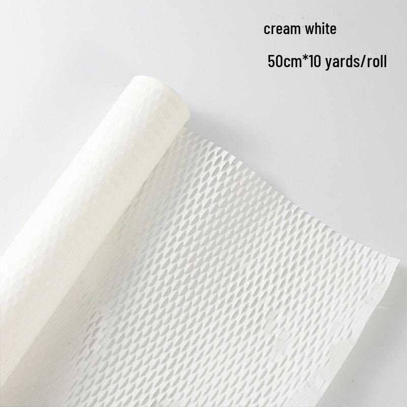 

Красная сотовая бумага для создания цветочных букетов своими руками