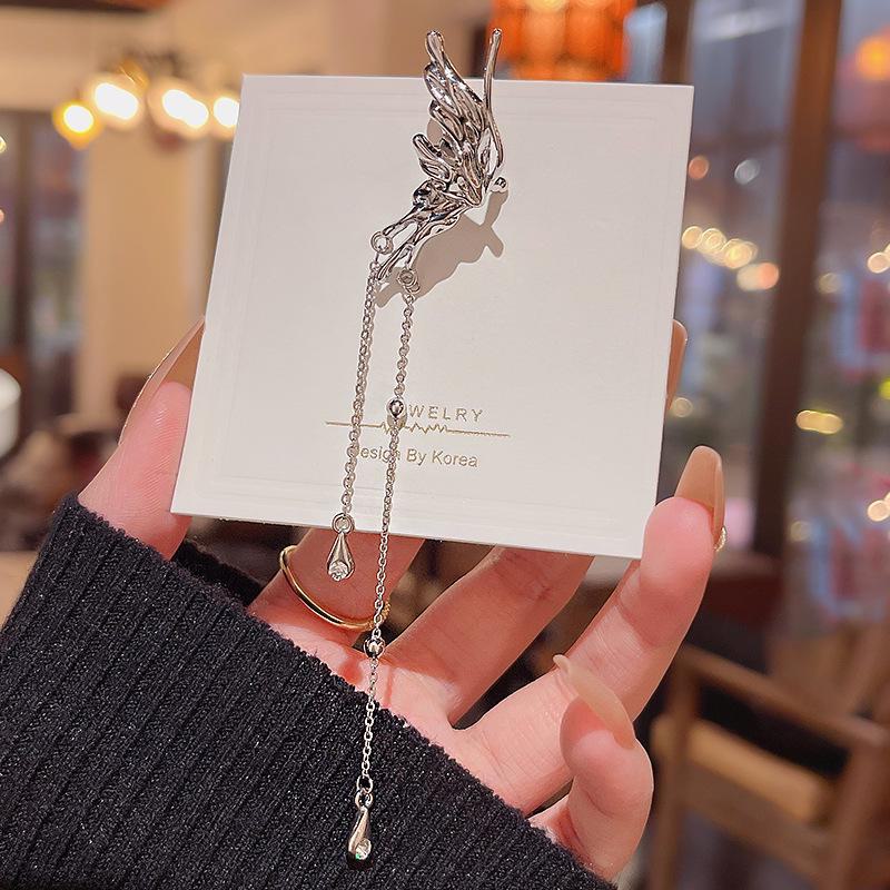 

Элегантная клипса-бабочка с кисточкой для уха — прокол не требуется E5310, right, single