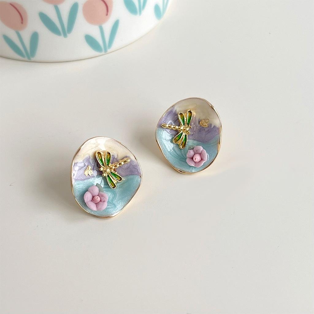 

Серьги-пусеты «Капающая стрекоза с цветком», милый нишевый дизайн, модные серьги премиум-класса в стиле легкой роскоши