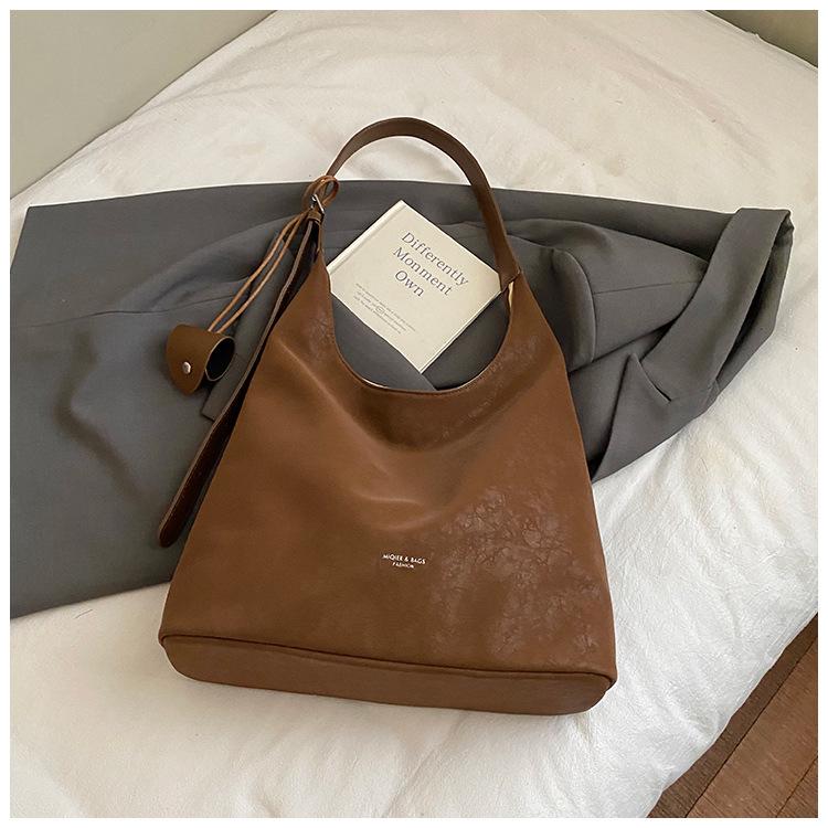 

Ретро Ленивый Ветер Большая Сумка Женская 2025 Новая Мода Большая Вместимость Сумка-тоут для Поездок Повседневная На Плечо Сумка для Мамы и Ребенка коричневый