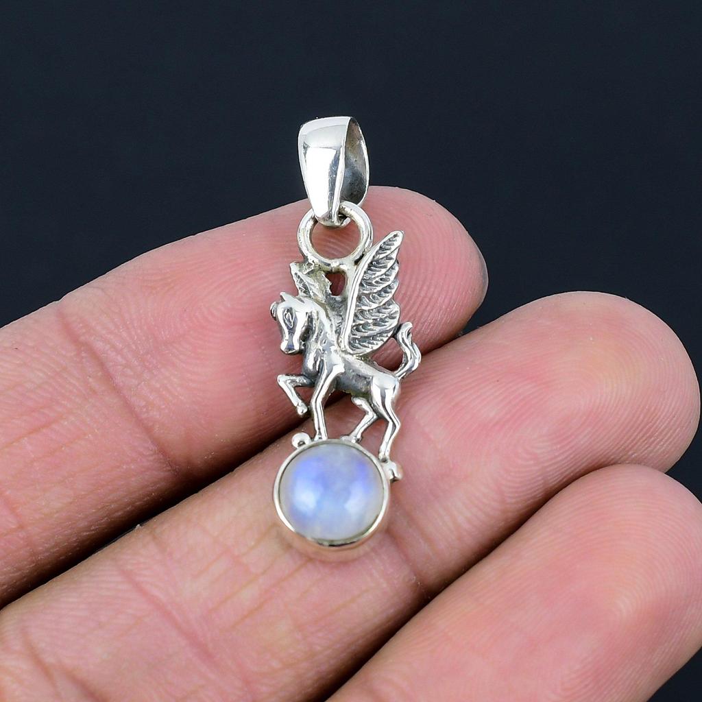 Přívěsek z přírodního duhového měsíčního kamene, stříbro 925, ručně vyrobený přívěsek s jednorožcem a koněm, dárek k Valentýnu