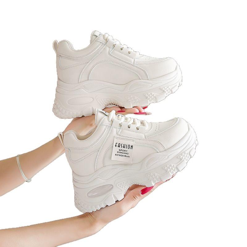 Zvýšení vnitřní výšky 22 podzim a zima nová kožená povrchová úprava malý muž ukazuje výšku platforma otcovské boty ležérní sportovní boty