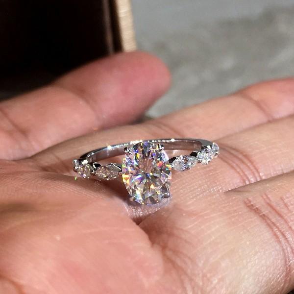 Fashionable Simple Diamond Ring Round Zircon Ring