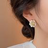 Orecchini a Bottone Fiore di Camelia - Accessori per Orecchie Eleganti e Raffinati per Uno Stile Cool.