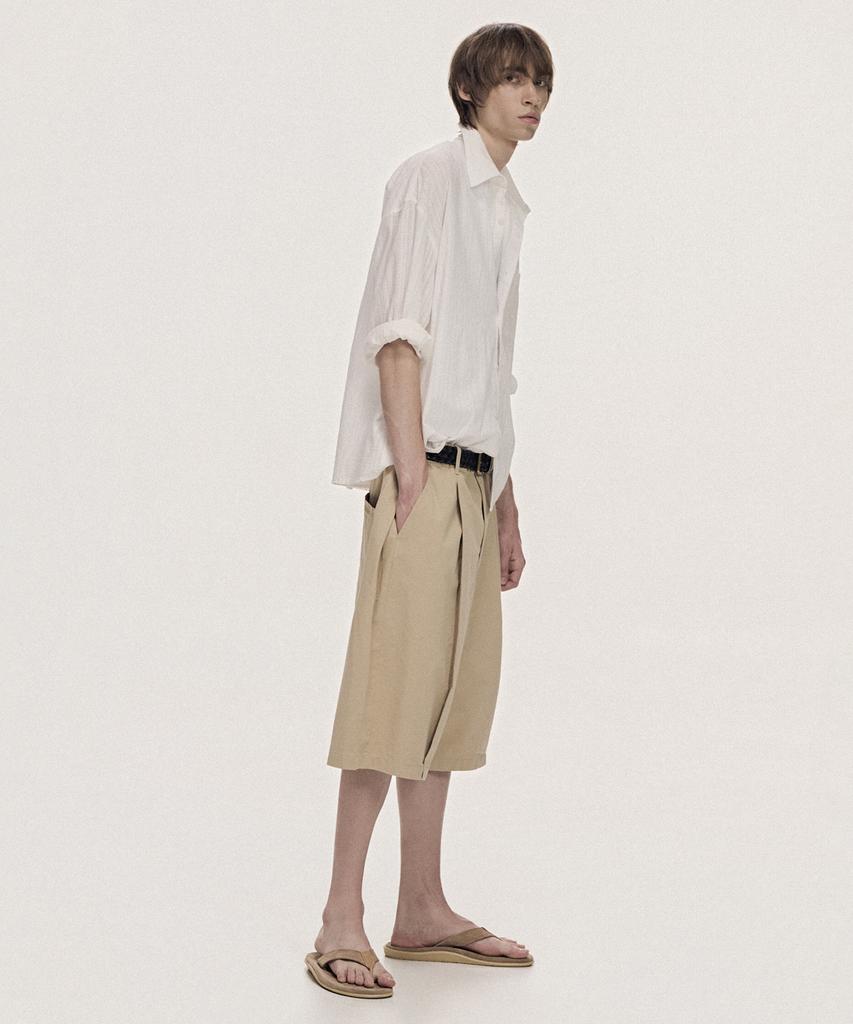 TAKEASY Deep Tuck Cotton Bermuda Shorts (Dark Beige)