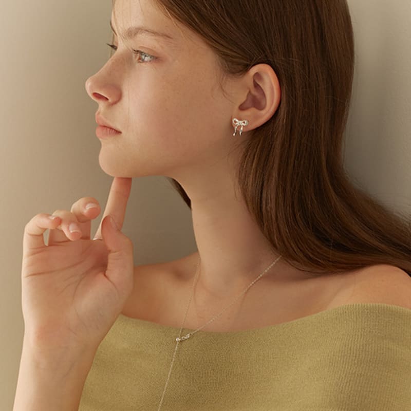 Lewe Wavy ribbon earring