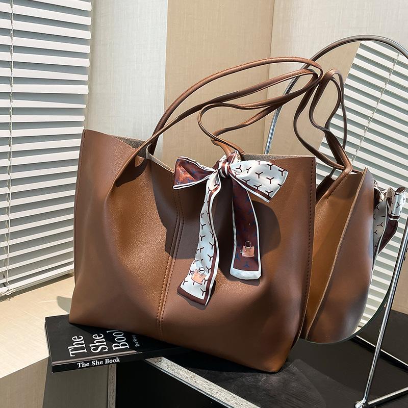 High-end Large Capacity Bag New Style Bag Women's Bag Fashionable Commuter Shoulder Bag Popular Tote Bag