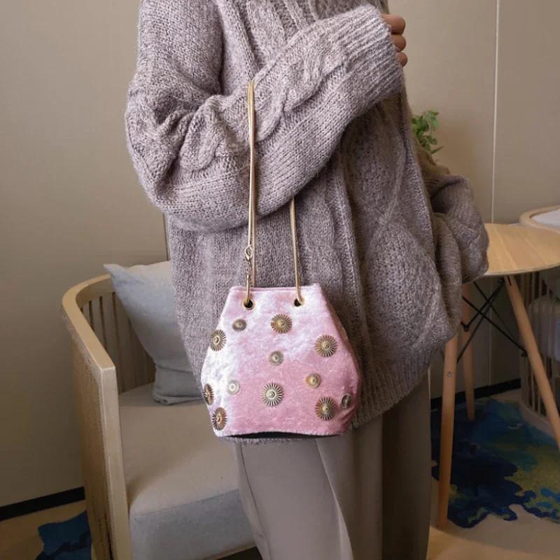 New Women's Shoulder Bags Bucket Bag Elegant Velvet Handbag Tote Crossbody Bag with Golden Chain Shoulder Strap