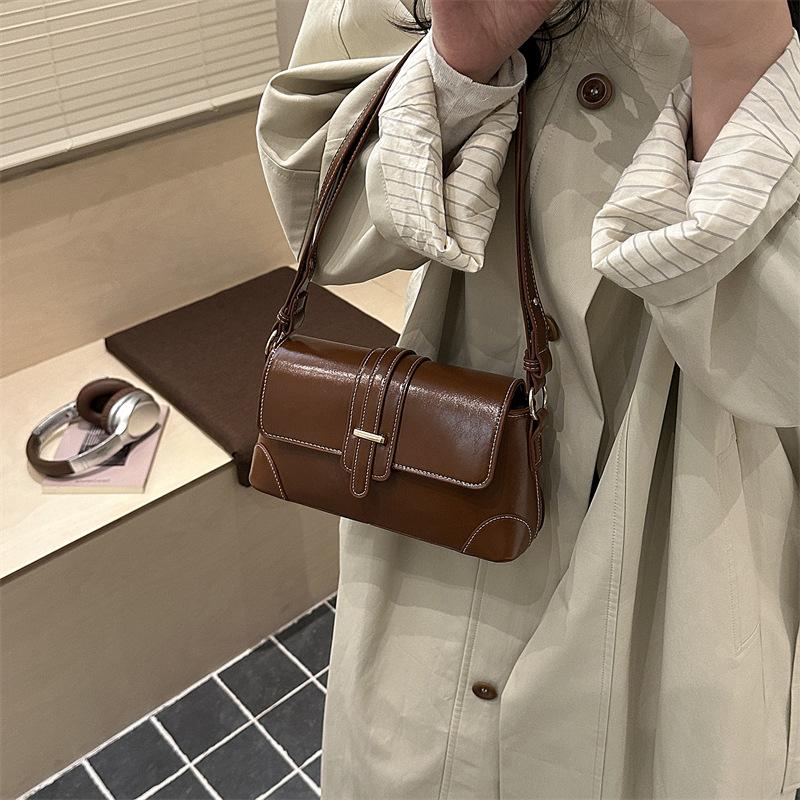 Retro Solid Color Small Bag Versatile Messenger Bag Commuter Simple Shoulder Bag Fashion Design Underarm Bag