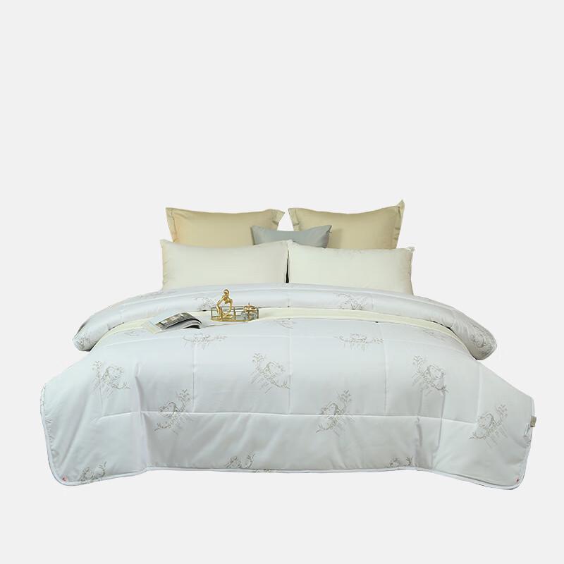 Conch All-Season Polyester Quilt