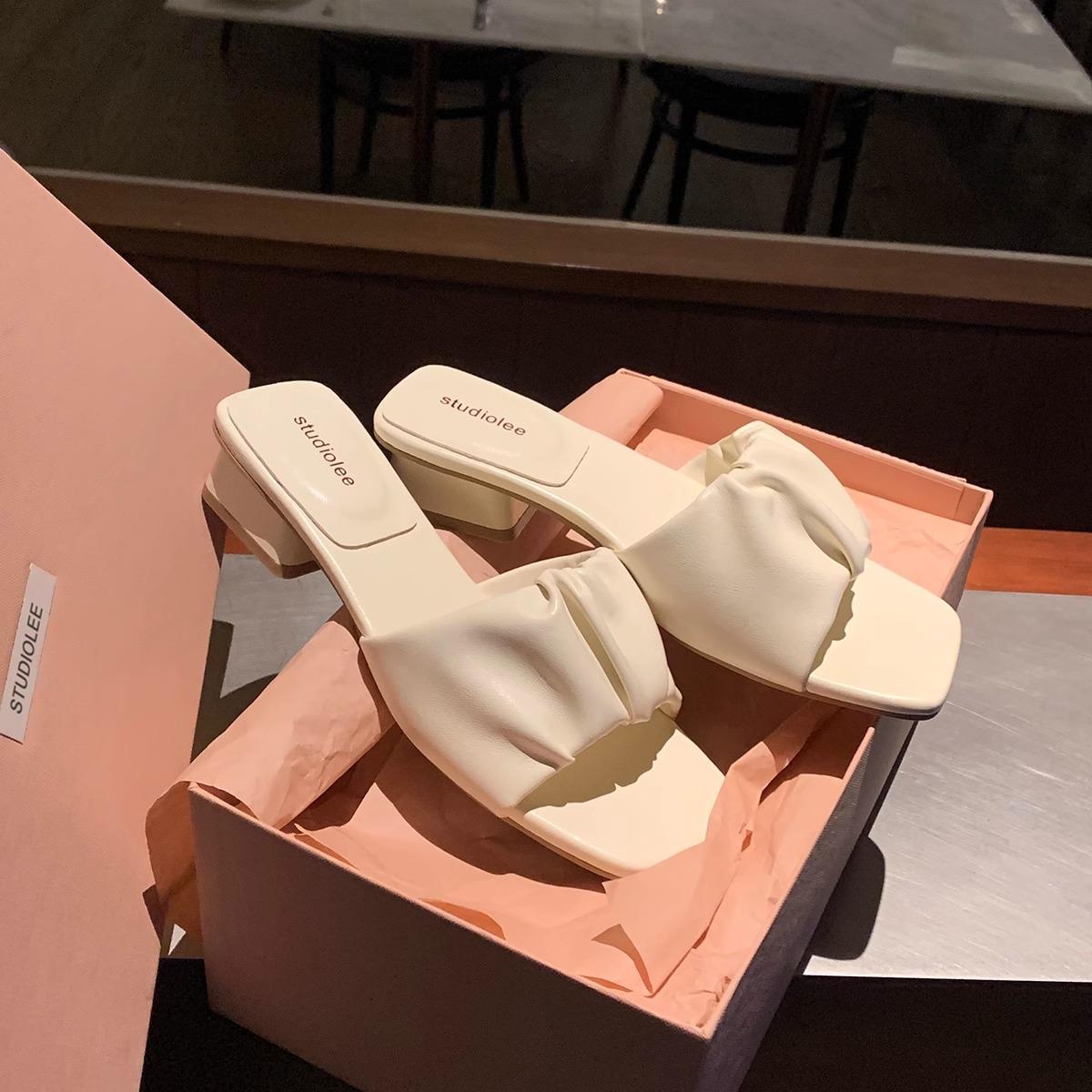 

Версия из коровьей кожи~ Облачные морщины, однословные, с квадратным носком, кожаные сандалии, женские летние полушлепанцы 40 молочный белый