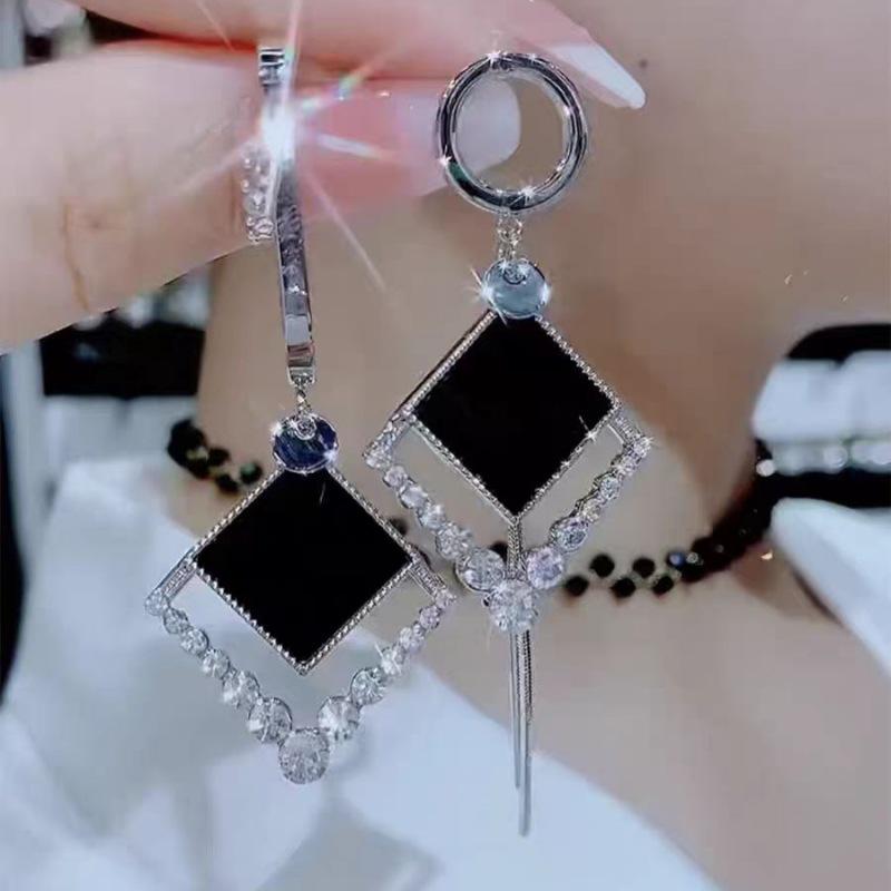 Elegant Asymmetrical Black Diamond Tassel Earrings – Trendy, Slimming Geometric Design