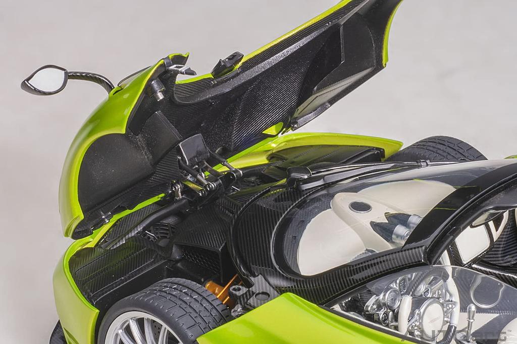 AUTOart Pagani Huayra Roadster Metallic Hellgrün Fertigprodukt 78288 1/18