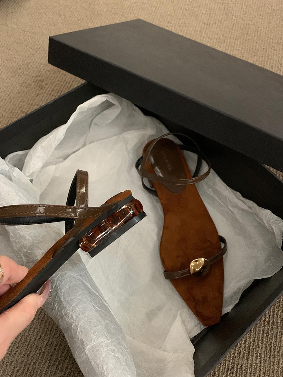 

Design sense niche pointed flat sandals women s shoes summer 2025 new French temperament black Roman shoes women 39 темно-коричневого