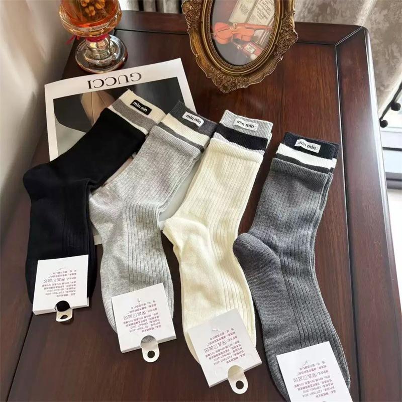 

European Gray Socks Alphabet Cloth Label Medium Tube Socks Double Mouth Color Matching Stacking Socks One size fits all чорний