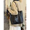 Large-capacity Retro Commuter Shoulder Bag, High-end and Casual Tote Bag