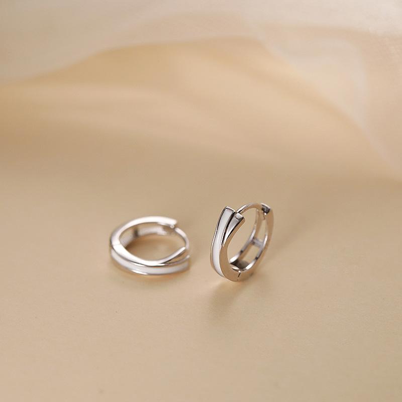 

Эпоксидная круглая пряжка для ушей женские легкие роскошные серьги-кольца Niche Design Sense Cold Wind