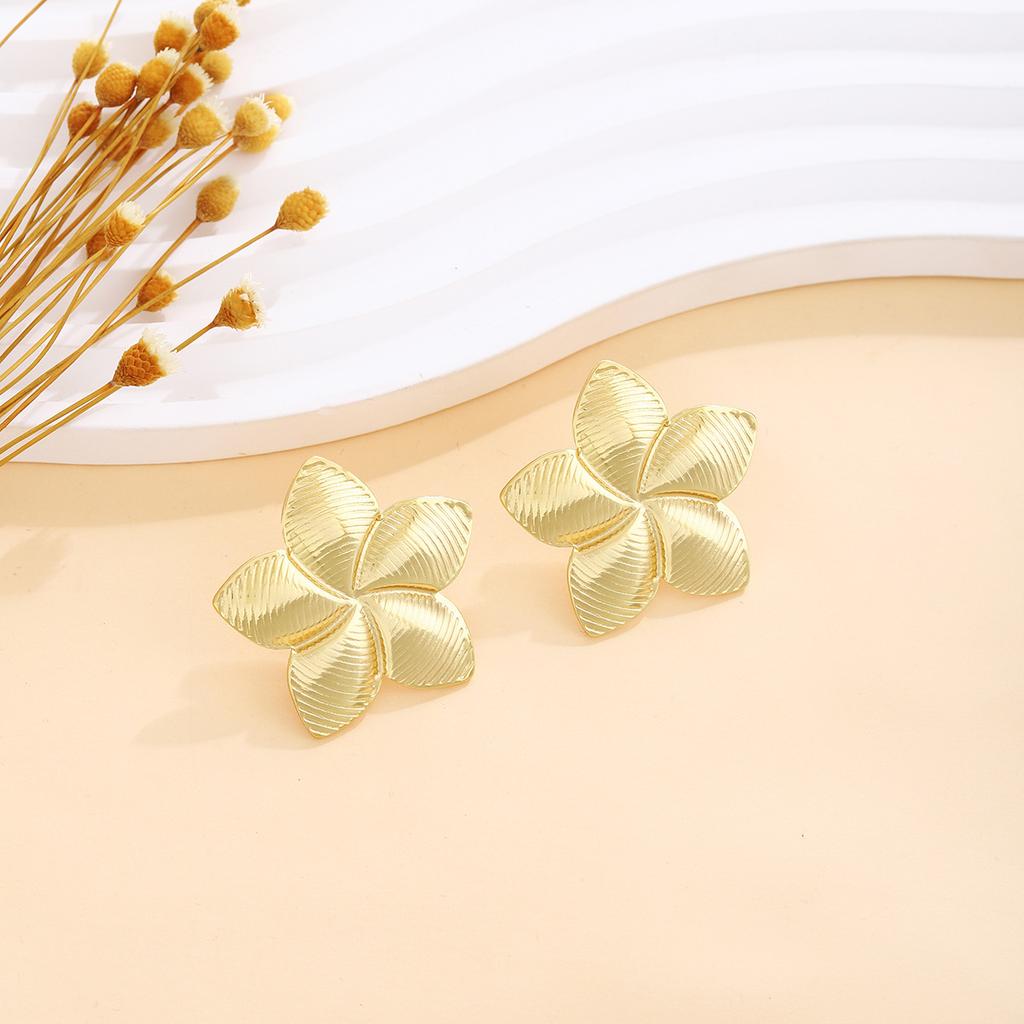 Love Flower Pleated Creative Earrings Women'S Retro Light Luxury High-End Bow Simple Stud Earrings