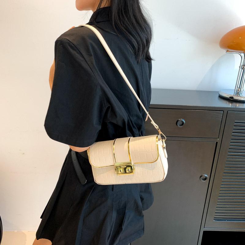 This Year's Popular Messenger Bag 2024 Summer New Bag Women's Fashion Trend Shoulder Bag Casual Simple Small Square Bag