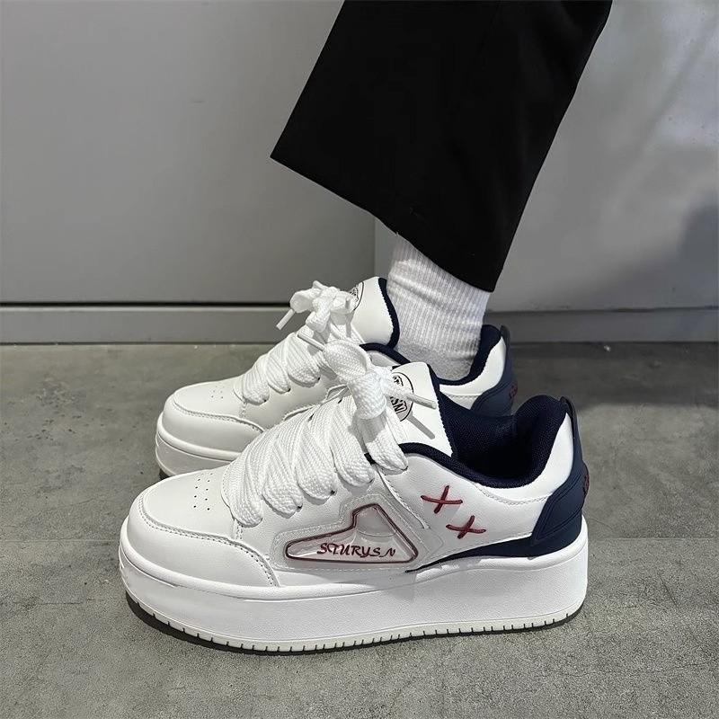 

2025 new Korean version niche versatile bread shoes women s shoes ins Guochao original casual board shoes sports shoes 40