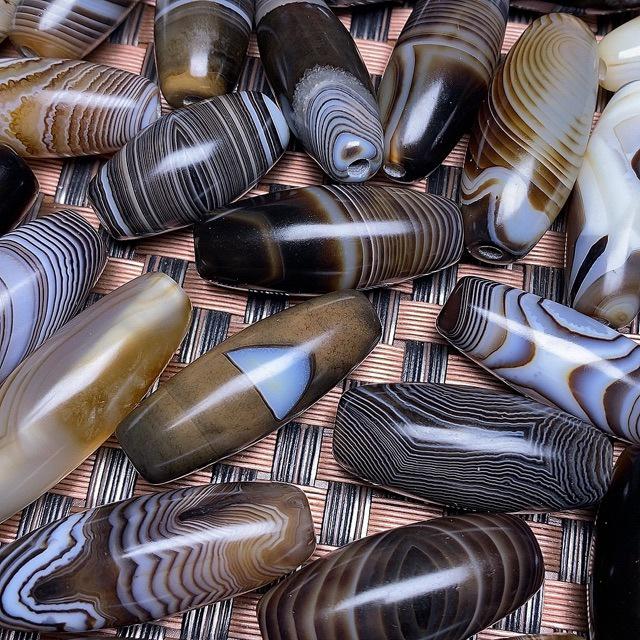 Halskette mit Dzi-Fassperlen aus blauem Chalcedon-Bänderachat mit 30-40 mm Abstandshaltern