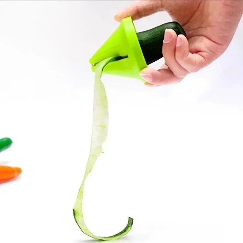 Utensili da Cucina Grattugia Carota Grattugia da Cucina Verdura Multifunzione Affettatrice a Spirale Pelapatate Manuale Patata Ravanello Grattugia Rotante