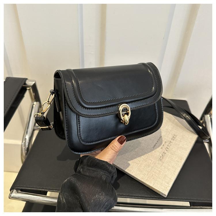 Chic And Stylish 2024 Urban Minimalist Pu Material Small Square Shoulder Bag With Retro Texture чёрный