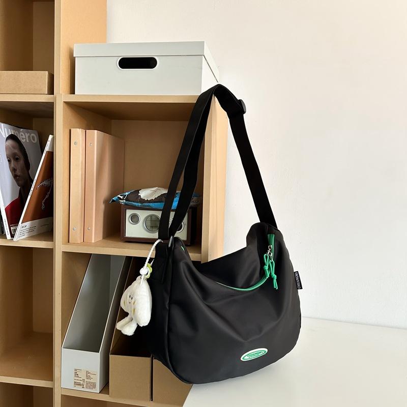 Nylon cloth bag women's large-capacity new summer versatile shoulder messenger bag casual commuter dumpling bag