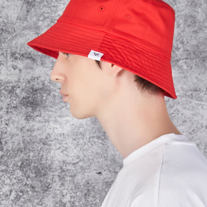 VARZAR Monogramm Etikett Farbe Bucket Hat Rot