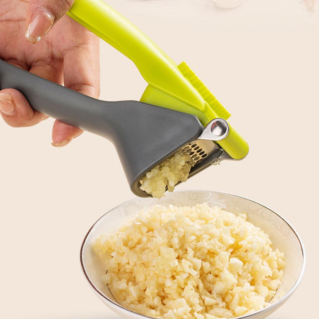 1PC Manual Garlic Press; Kitchen Tool for Crushing Garlic Cloves (color Random)