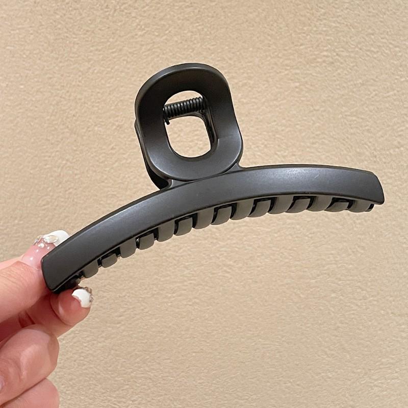 Elegant Summer Tortoiseshell Resin Hair Clip – Frosted Black Semicircular Design