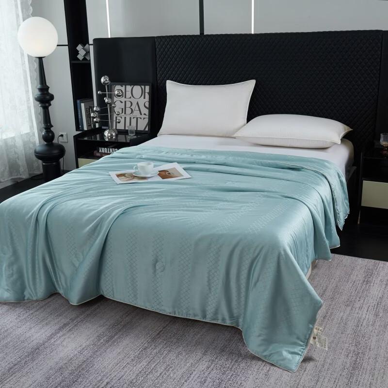 Hongdou Skin-Friendly Summer Jacquard Quilt