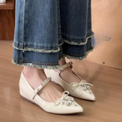 Chaussures Plates Simples à Semelle Souple pour Femmes Été Nouvelle Tête Pointue Ouverture Peu Profonde Boucle en Cristal Antidérapantes Résistantes à l'Usure