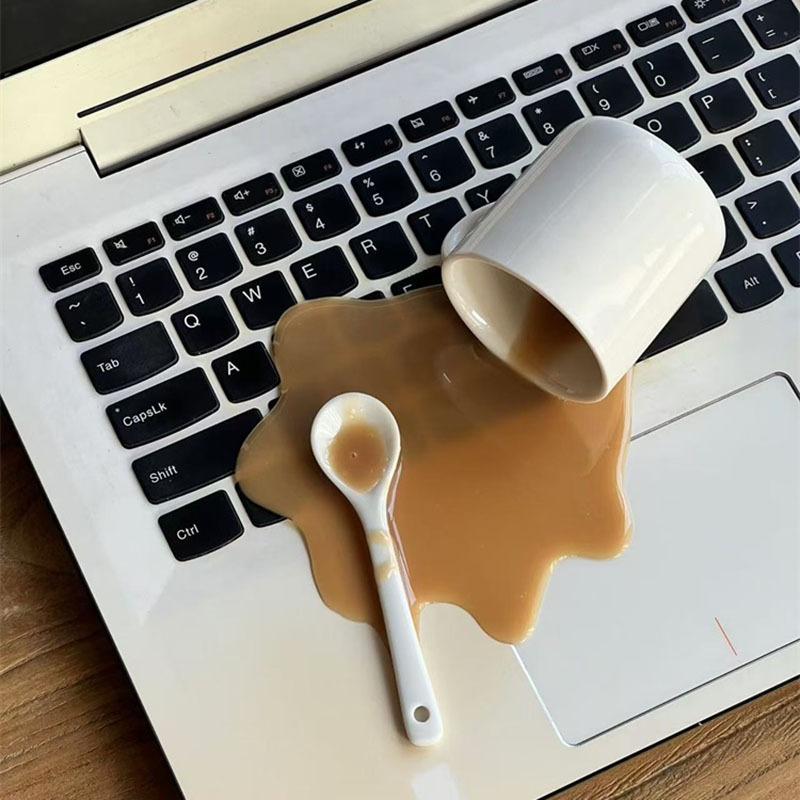 New product, spilled coffee, spilled novelty, quirky desktop decoration, toy, funny gift, mobile phone holder.