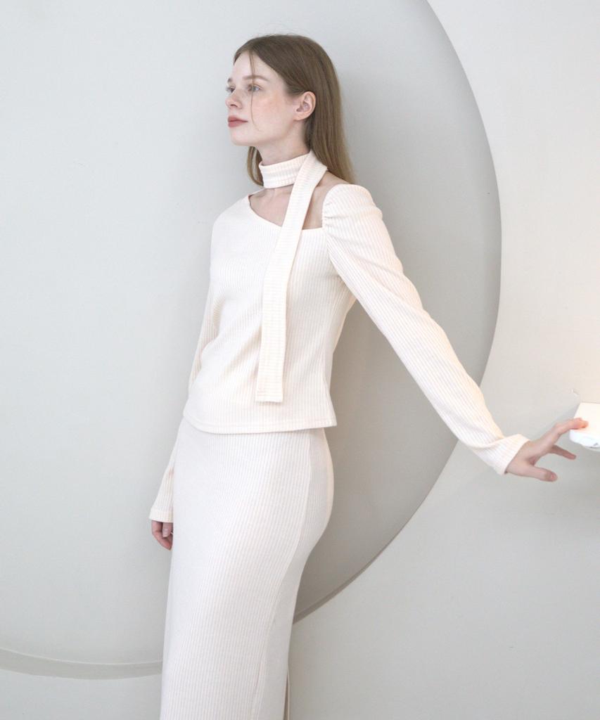 CATTLINE Asymmetrical Knit Scarf (Cream)