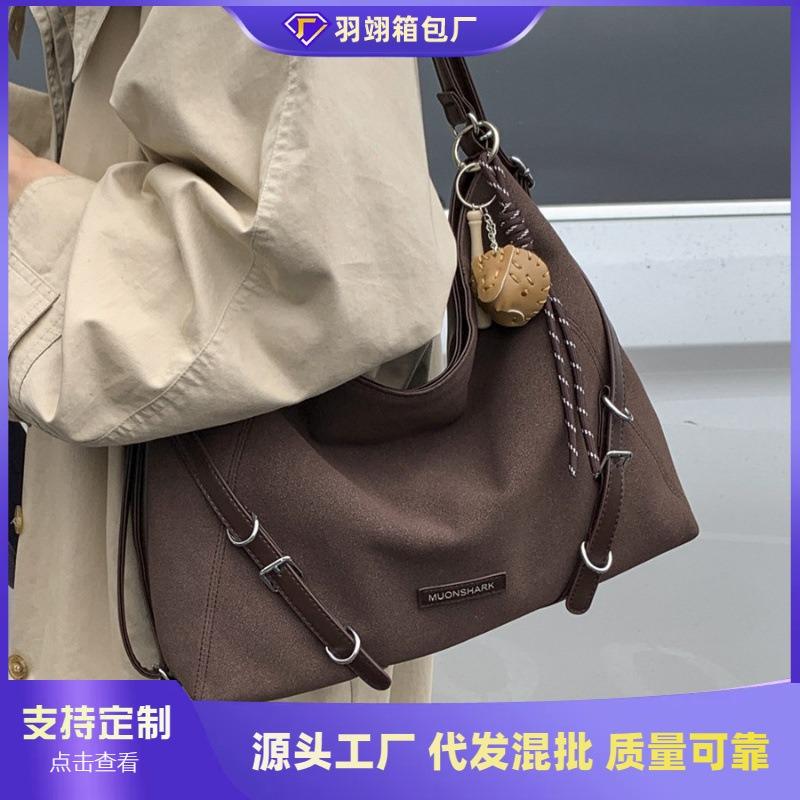 Niche backpack women's autumn and winter new retro shoulder bag large-capacity commuter messenger bag