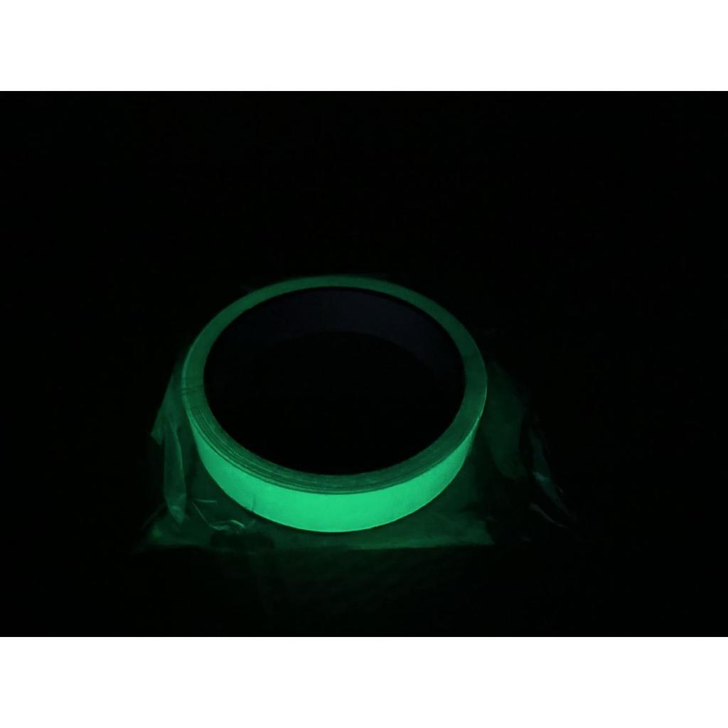 1 rotolo di nastro luminoso fluorescente a lunga durata per sport all'aria aperta, decorazioni notturne, marcatura della casa