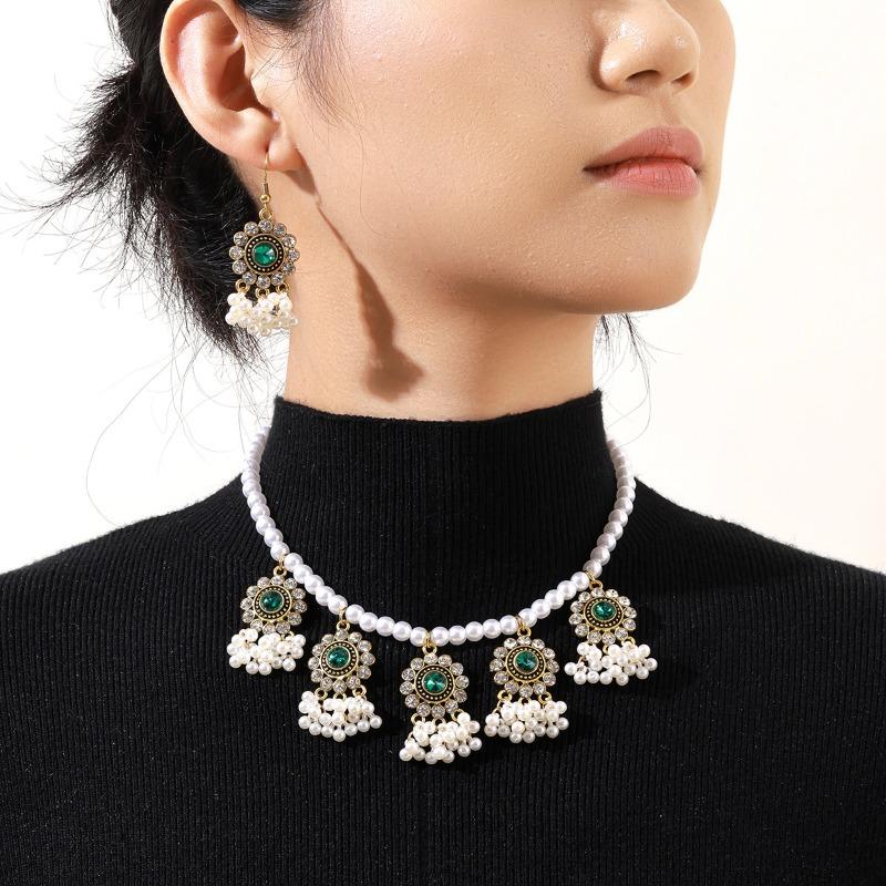 

Colorful Diamond-encrusted Pearl Tassel Earrings Necklace Set Retro Court-style Jewelry 1 pair зелений