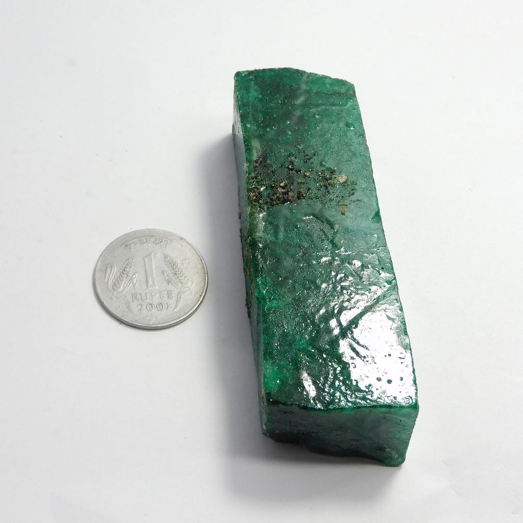 Natural Green Emerald Loose Gemstone 770.25 ct Uncut Dyed Rough for Lapidary and Gem Collections