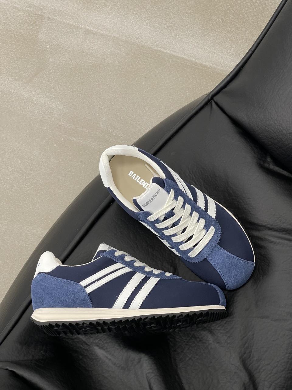 

In the autumn of 2025, the new flat-bottomed color matching Dexun Forrest Gump shoes are versatile, casual sports jogging women s shoes. 35