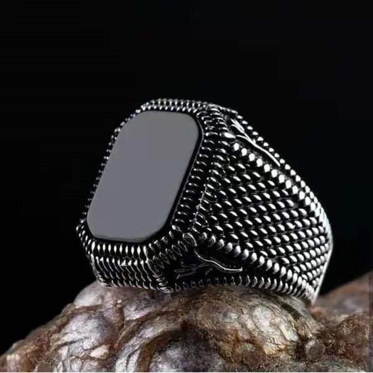 New Mifeiya Creative Black Crystal Rhinestone Zircon Rings for Men CopperColor Wedding Party Vintage Fashion Jewelry