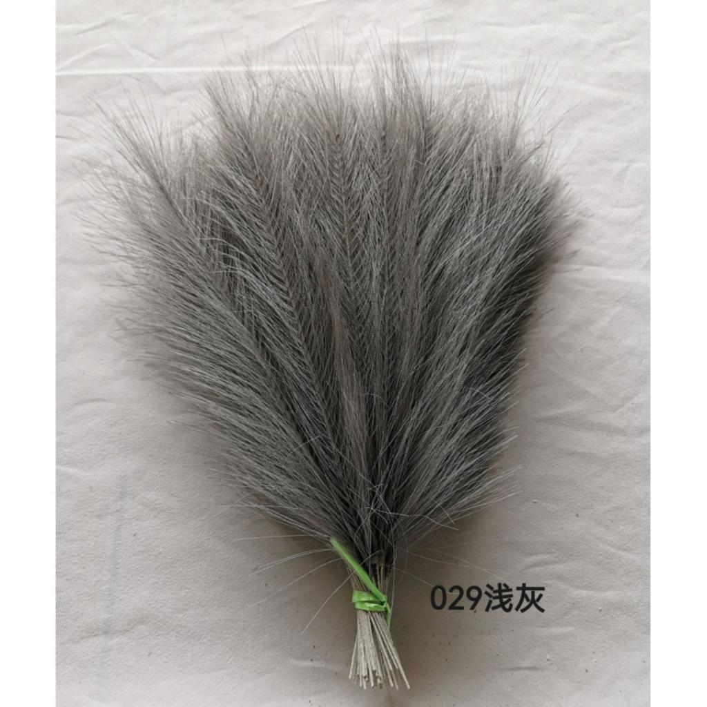 Artificial Single-pronged Decoration Simulates Feathers