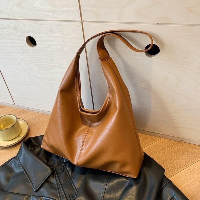 Geräumige Schwarze Pu-Tragetasche Für Damen Mit Schickem Streetstyle Und Elegantem Design