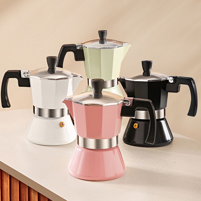 

Маленький бытовой уличный итальянский чайник ручной работы