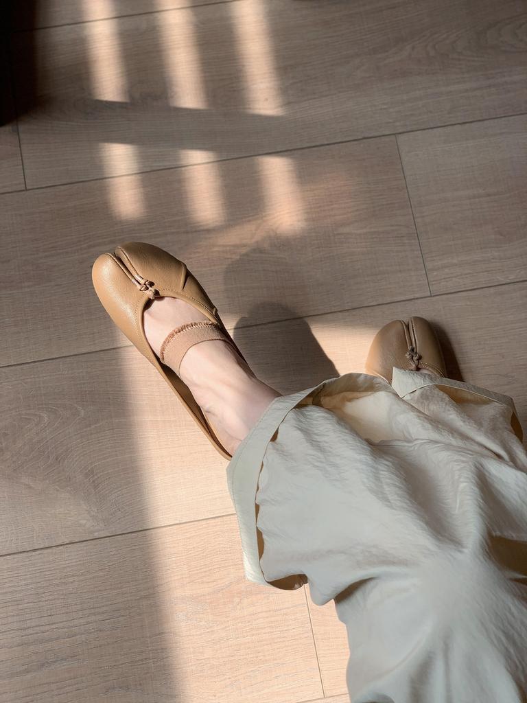 Upgraded version~ 2024 silver pig's trotters split-toed shoes women's summer flat-bottomed bag head half slippers wear soft-soled women's cool slippe